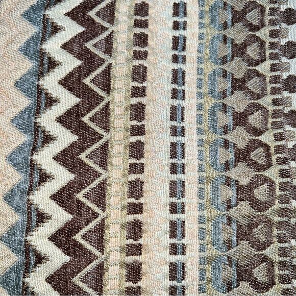 2 Abstract Patterned Pillowcase Covers w/Full Zipper at Bottom - Picture 4 of 4